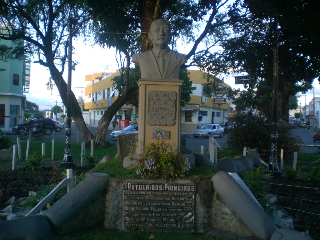 praça dos pioneiros