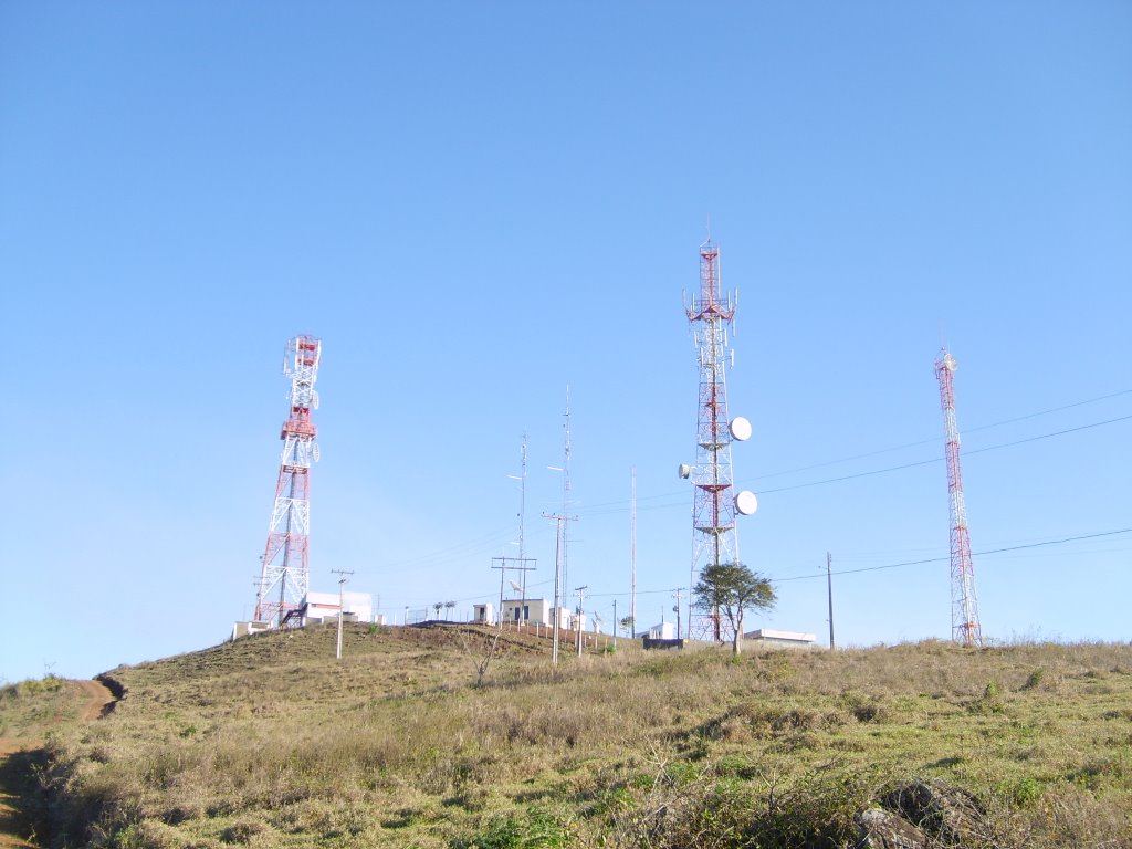Torre de re-transmição de sinal de TV/Telefone