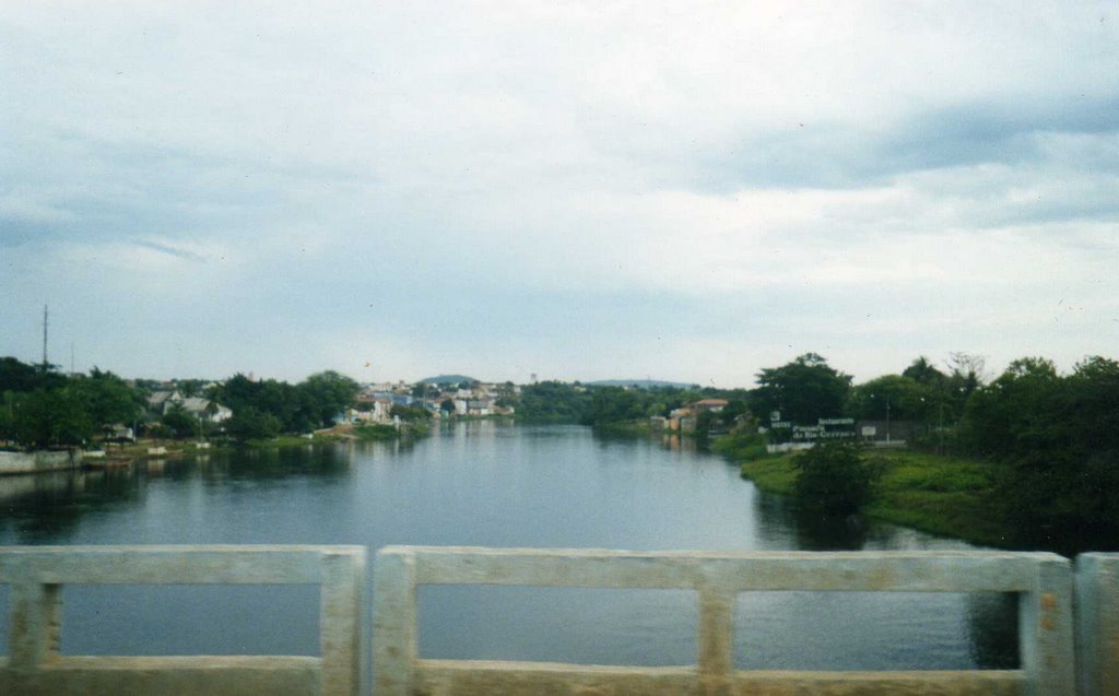 sobre a ponte do rio