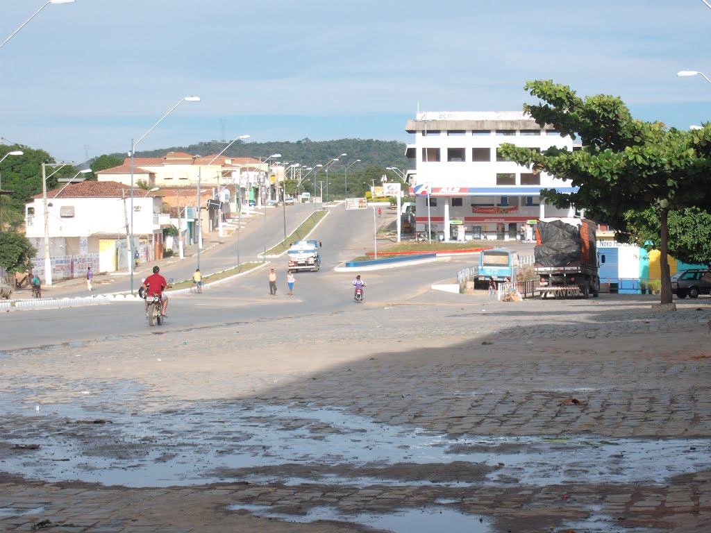 Trevo entre as saídas de Bom Jesus da Lapa e Coribe. Ao fundo, a Somil materiais de Construção