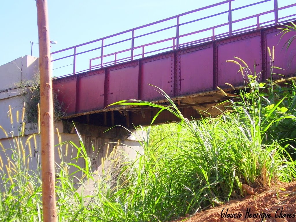 * Pontilhão da antiga ferrovia