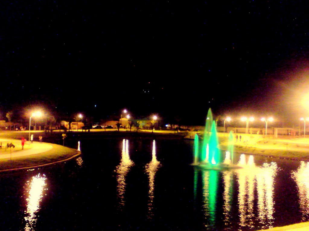 Fonte Luminosa à noite- Parque Ipiranga-Anápolis