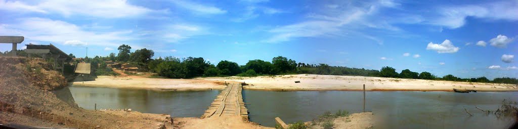 Ponte improvisada sobre o Rio Grajaú entre Vitorino Freire e Altamira do Maranhão