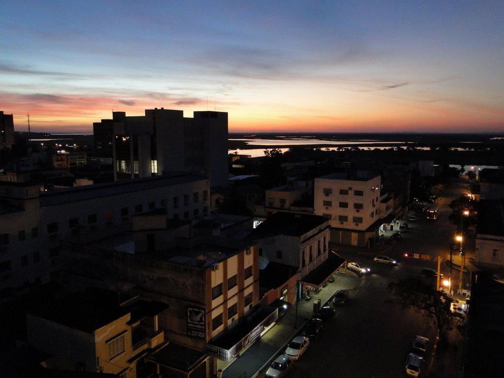 Por do sol a partir do Hotel Santa Mônica em Corumbá - Mato Grosso do Sul - Brasil - Veja mais fotos no www.panoramio.com/user505354