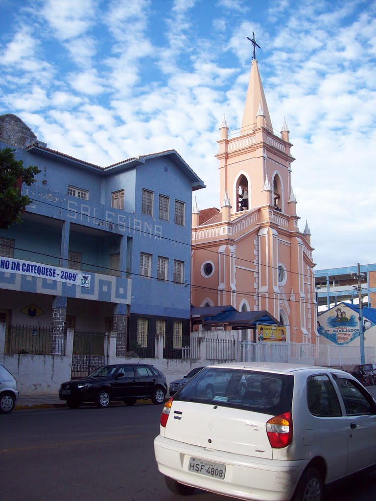 Facultad Salesiana Santa Teresa e Iglesia Nuestra Señora de la Candelaria.
