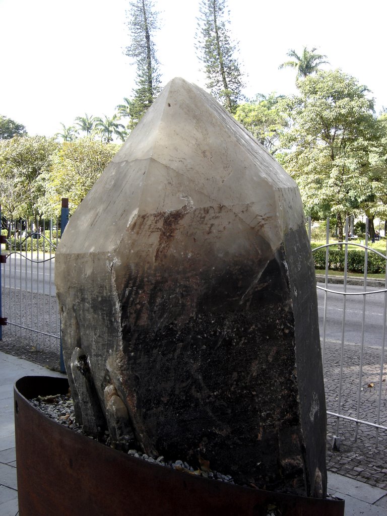 Mega-cristal de quartzo - Museu de Mineralogia, Praça da Liberdade, Belo Horizonte, MG, Brasil.