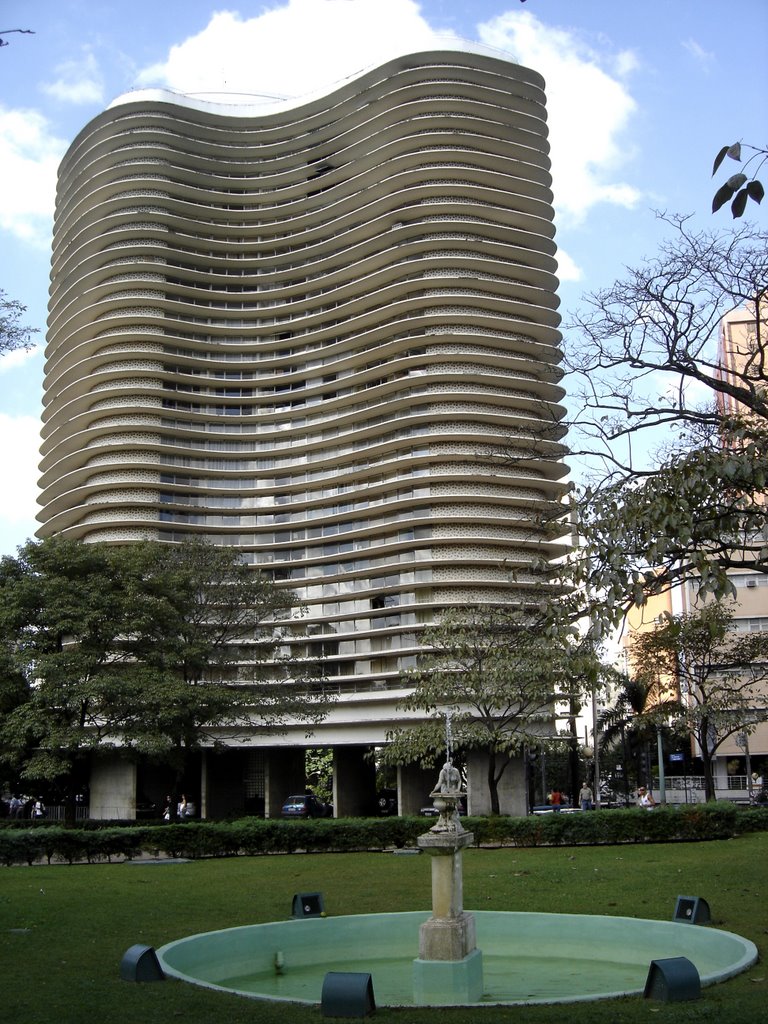 Chafariz e edifício (proj.Oscar Niemeyer), Praça da Liberdade, Belo Horizonte, MG, Brasil.