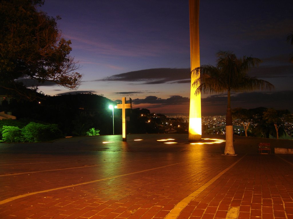 Praça do Papa (à noite), Belo Horizonte, MG, Brasil.