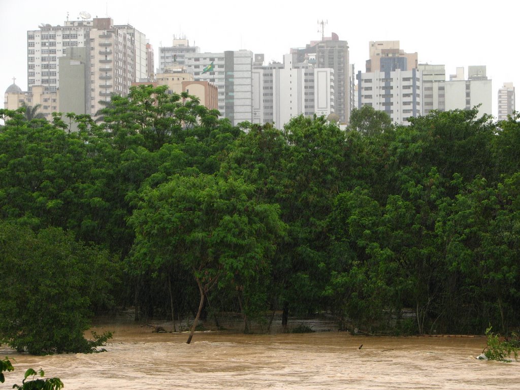 Rio Itapecerica e centro da cidade