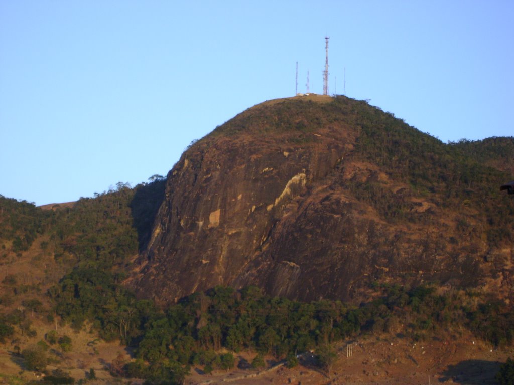 PEDRA ITAÚNA- caratinga MG
