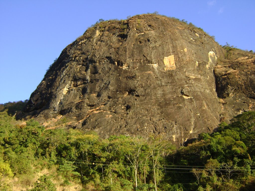 PEDRA ITAÚNA-CARATINGA-MG