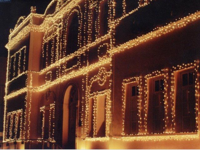 Prédio da Cemig ornamentado para o Natal - By Pehla