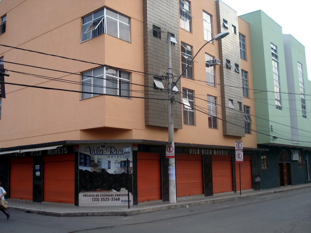 11/08 - R. Epaminondas Otoni esquina com Av. Visc. Rio Branco, Teófilo Otoni, MG - BR