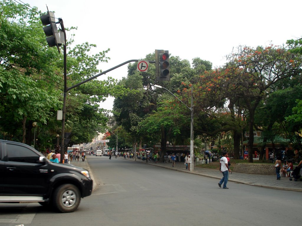 11/08 - Praça central, Teófilo Otoni, MG - BR