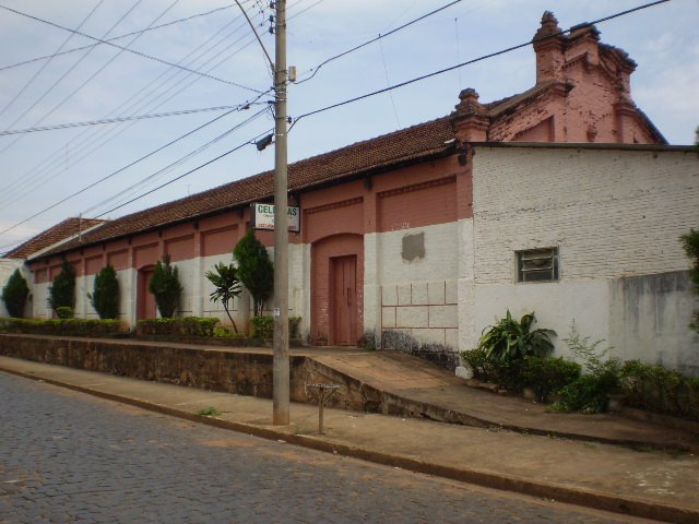 A primeira estação de trens de Uberaba - MG (ou o que sobrou dela!)