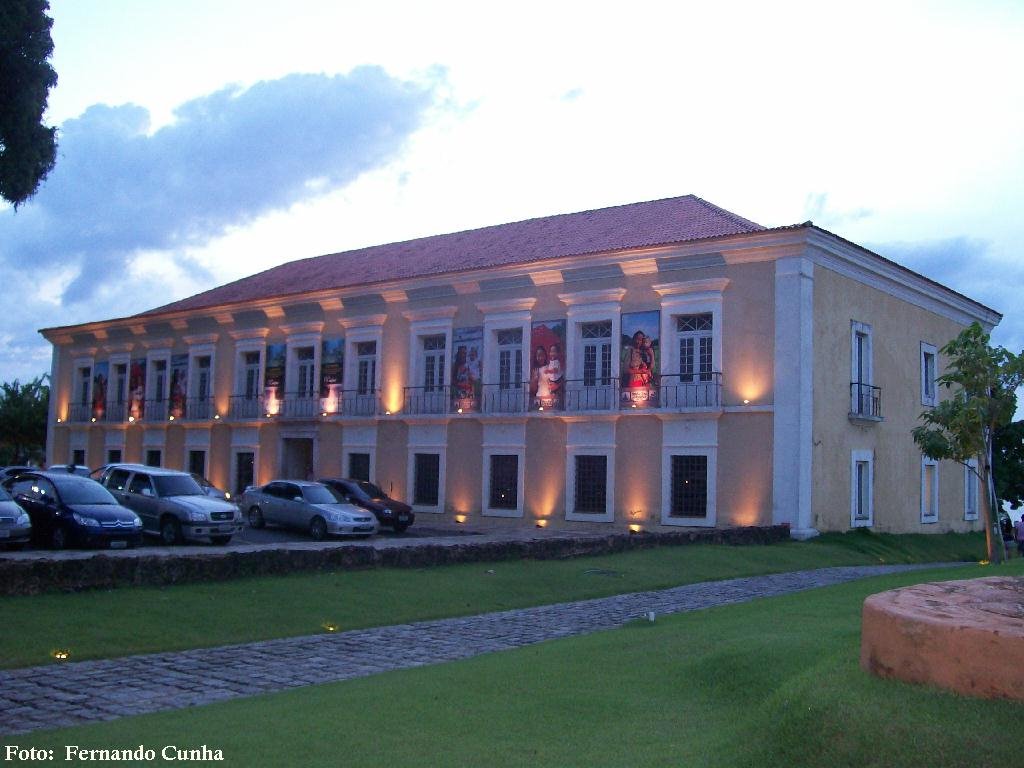 CASA DAS ONZE JANELAS - Espaço Cultural Casa das Onze Janelas (Praça Frei Caetano Brandão, s/n, Cidade Velha. Fone: (91) 4009-8821. De terça a domingo, das 10h às 18h). - A Casa das Onze Janelas foi construída no século XVIII, como residência de Domingos 