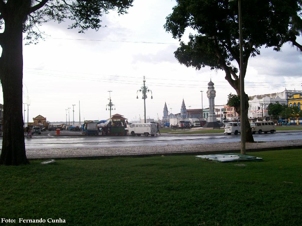 PRAÇA DOM PEDRO II, TENDO AO FUNDO A PRAÇA DO RELÓGIO E O MERCADO DO VER-O-PESO.