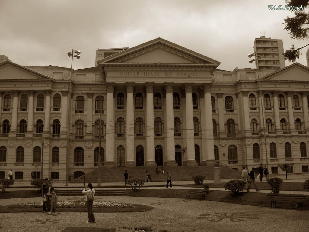 Prédio central da Universidade Federal do Paraná (UFPR), Curitiba, PR, Brasil
