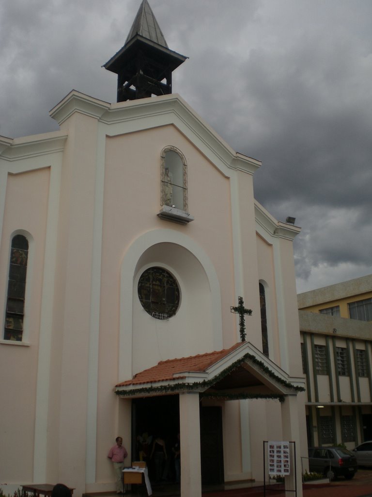 Uma Igreja - Londrina Paraná - Brazil -  Veja mais fotos no www.panoramio.com/user505354