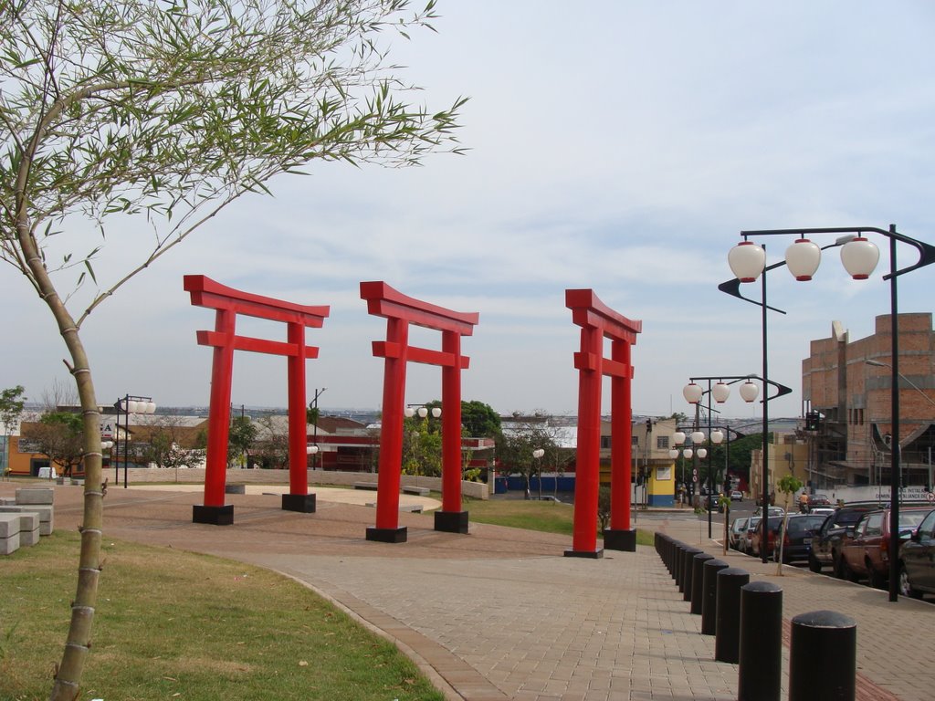 Tori na Praça Centenário da Imigração Japonesa no Brasil - Londrina - PR - Brasil