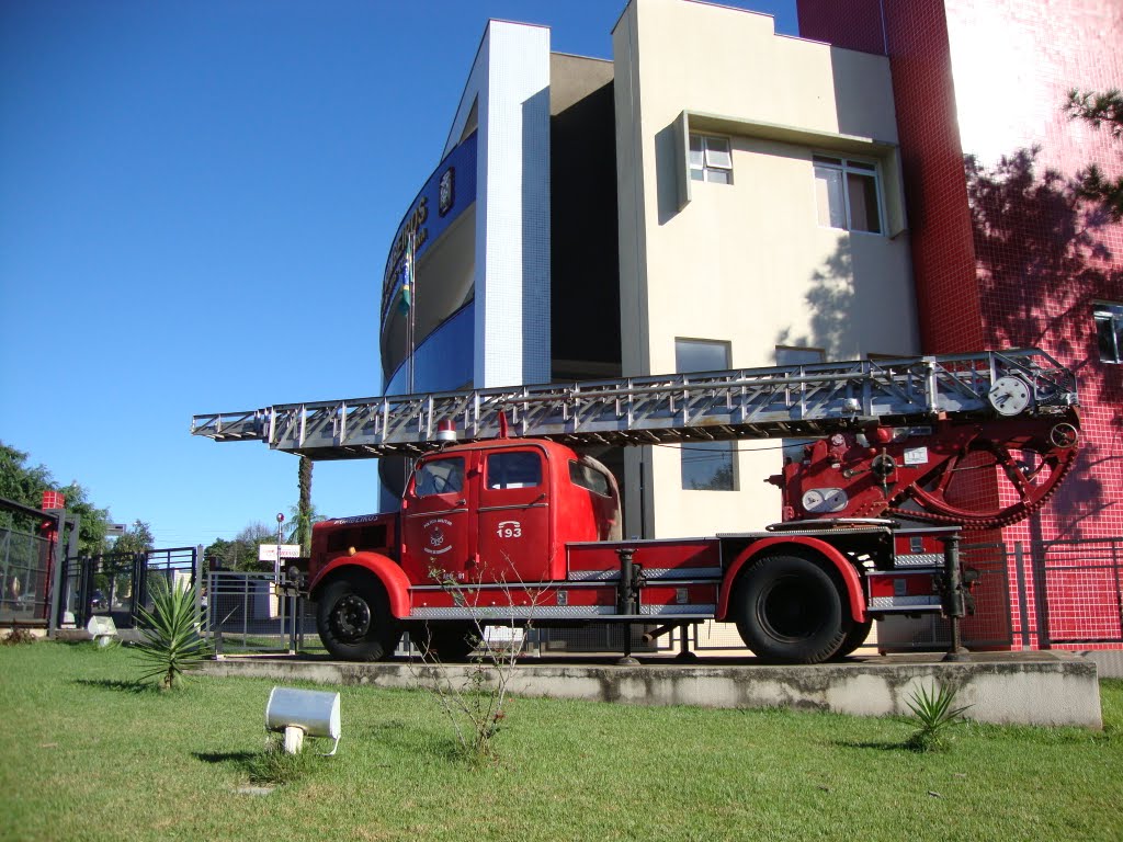 londrina (bombeiros) by FARINA
