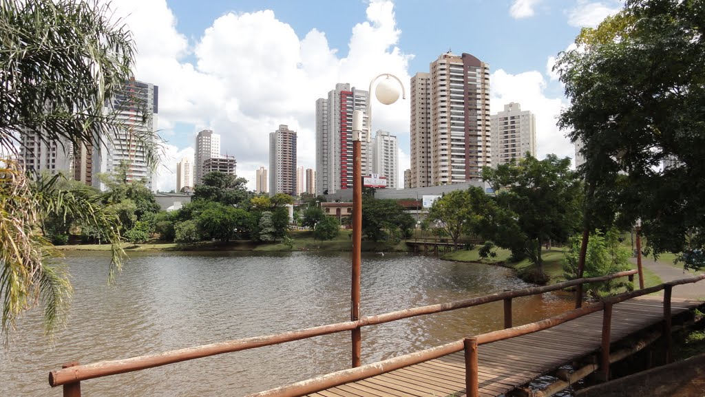 Lago Igapó e edificações no Bairro Palhano - Londrina - Paraná - Brasil