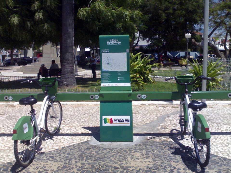 Ponto das bicicletas na praça Dom Malan