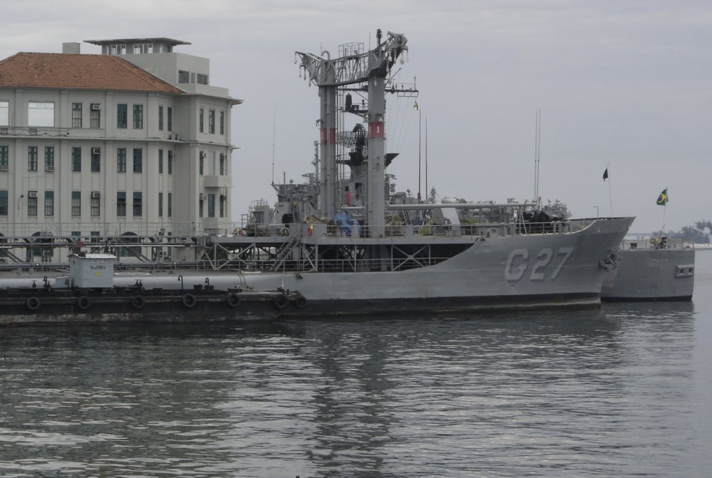 Navio tanque (marinha) e ilha das Cobras, Rio de Janeiro, RJ, Brasil.
