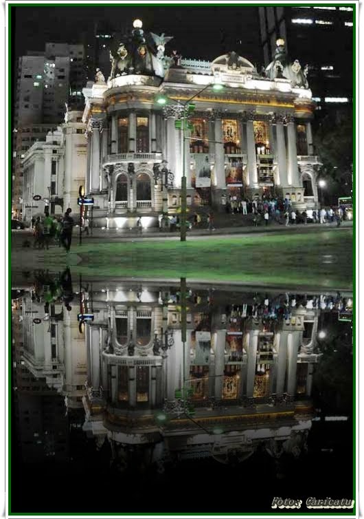 Vista Noturna do Teatro Municipal, no Centro do Rio de Janeiro.