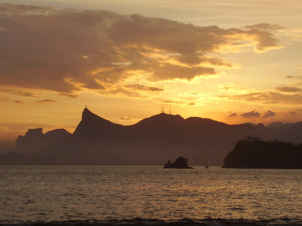 Relevo do Rio - Visto de Icaraí - Niterói - by LAMV