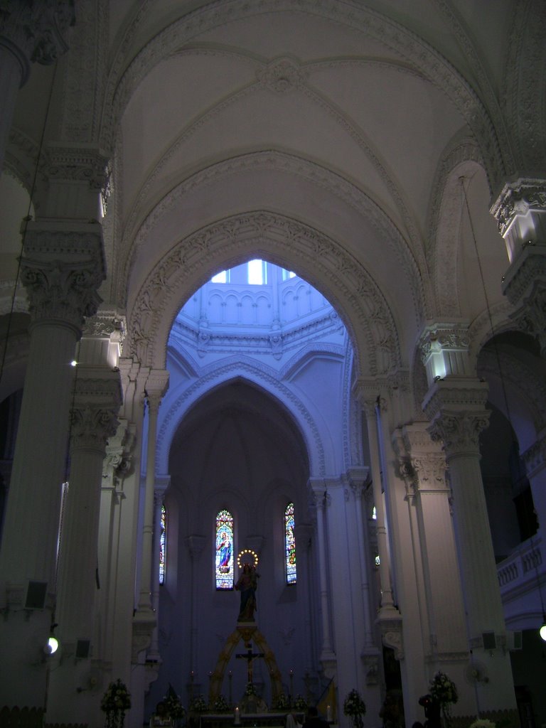 Interior da igreja do Colégio Salesiano Niterói