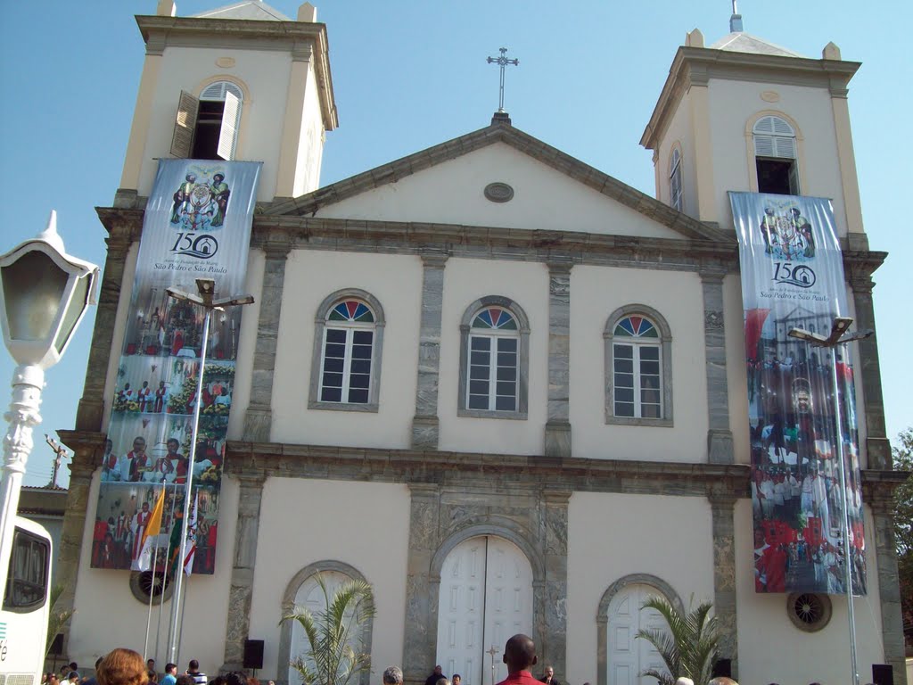 Aos santos apostolos