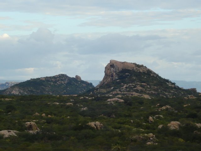 Cabeço do papagaio e Serra das vassouras.