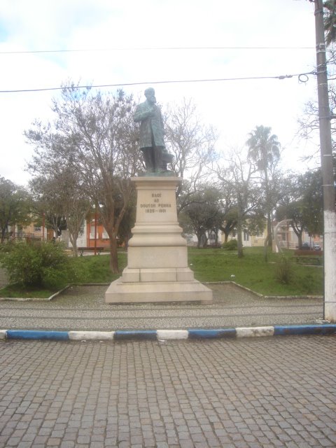 Estátua do Dr. Penna