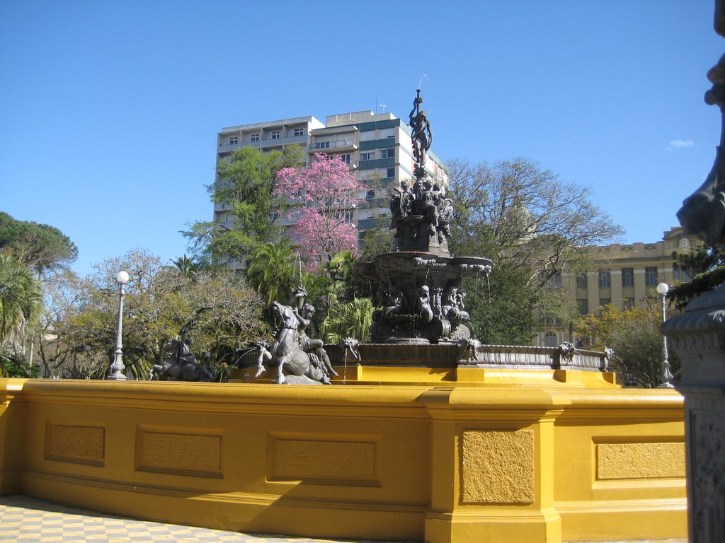 Chafariz na Praça Cel. Pedro Osório - Pelotas - RS - BRASIL - out/2008
