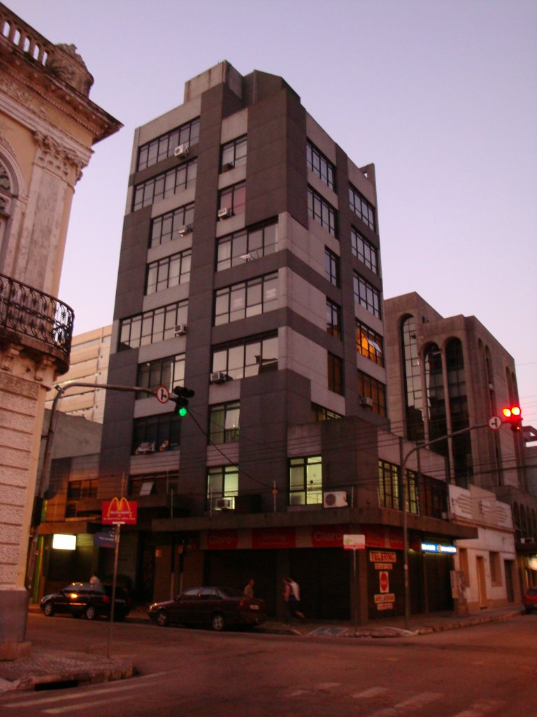 Centro Profissional Montegris - ruas Gal Neto com Félix da Cunha - Centro - Pelotas - RS- 11/08