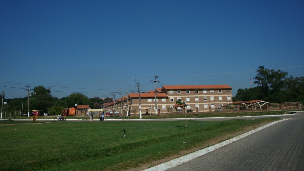 Conjunto habitacional - defronte ao terminal rodoviário - Pelotas - RS - mar/2009