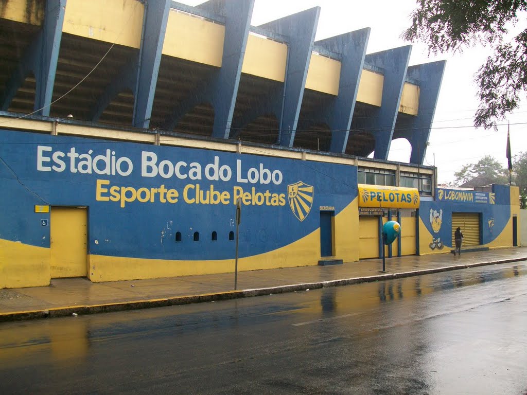 Frente do Estádio