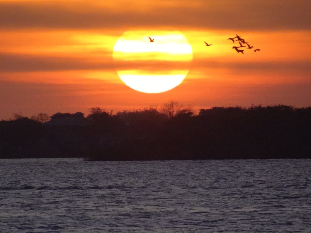 Por do sol visto a partir do Cais Maua no Centro Histórico - Porto Alegre - Rio Grande do Sul - Brasil
