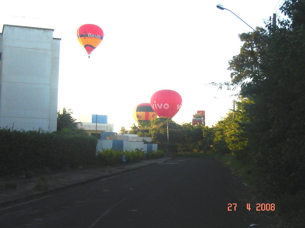 BALÕES