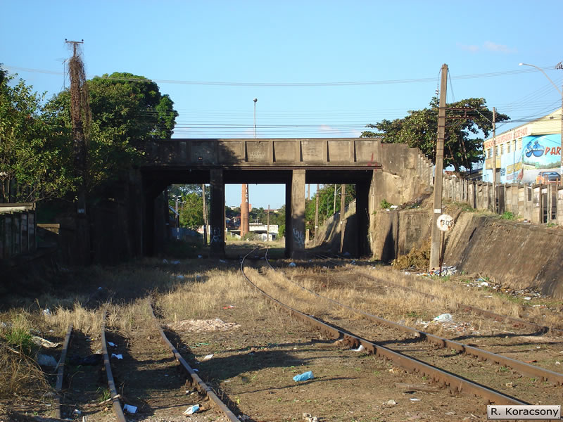 Construção da CP sobre a via férrea (Rua Araújo Leite)