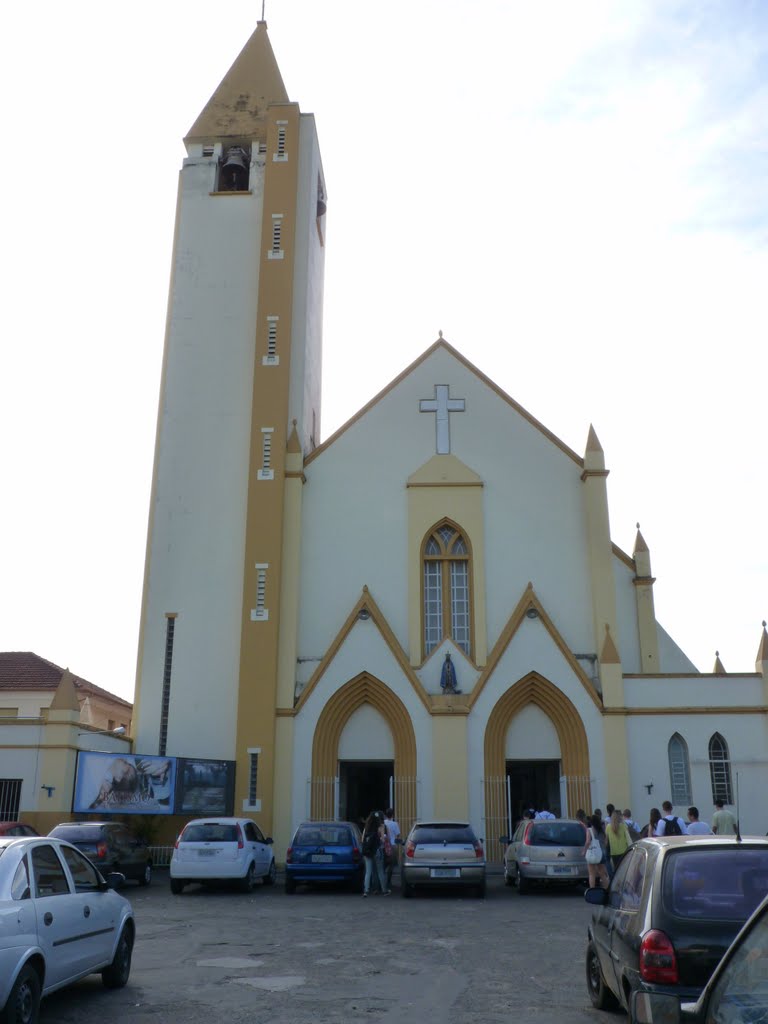 Igreja mais antiga de Bauru/SP - Bauru é um municipio brasileiro situado no estado de São Paulo. Fundado em 1896, a uma altitude de 526 m, é hoje centro de um territorio de 673,5 km2;, onde vivem 347.601 habitantes (densidade demografica: 516,2 hab./km2;)