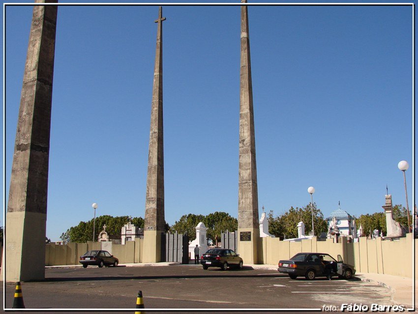 cemitério - Botucatu SP -  Foto: Fábio Barros (www.cidade3d.uniblog.com.br)