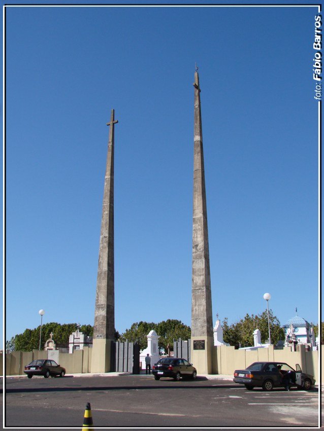 cemitério - Botucatu SP -  Foto: Fábio Barros (www.cidade3d.uniblog.com.br)