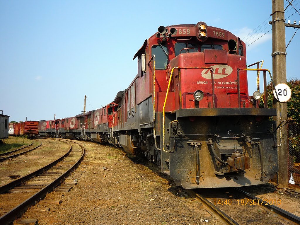 Locomotivas C30-7 com destino à Bauru
