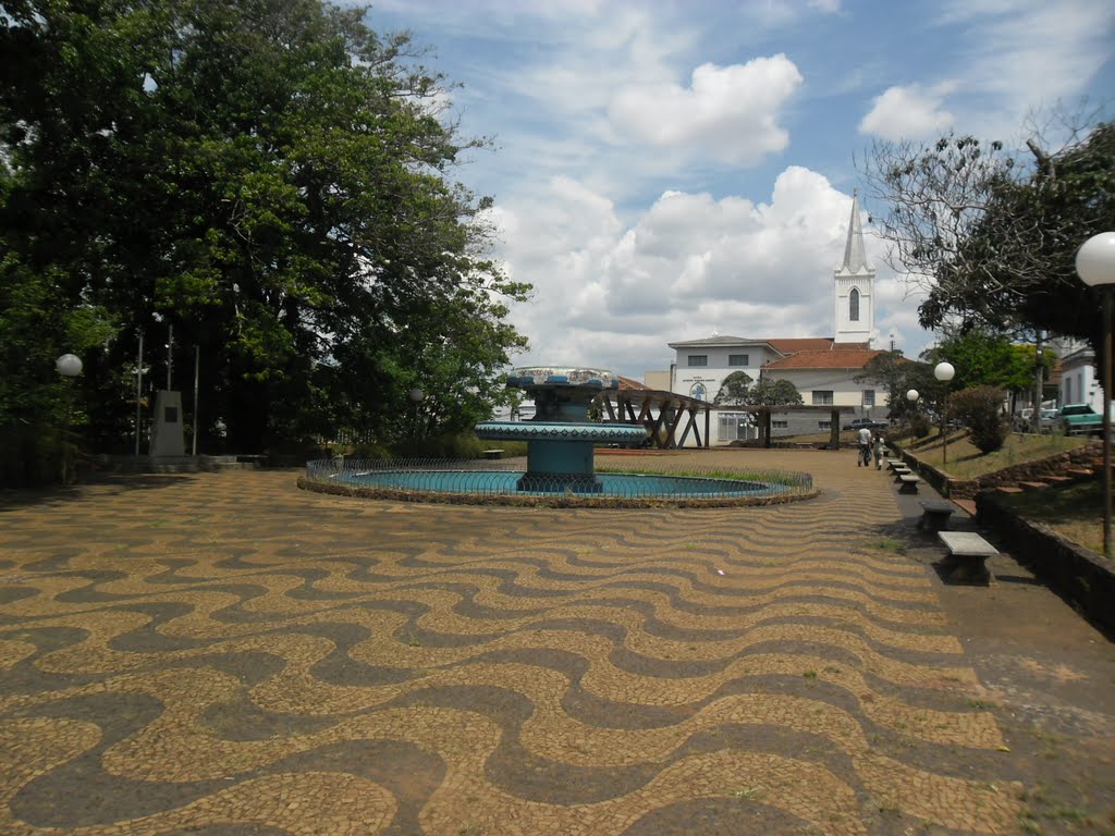 PÁTIO DA PRAÇA EM BOTUCATU-SP