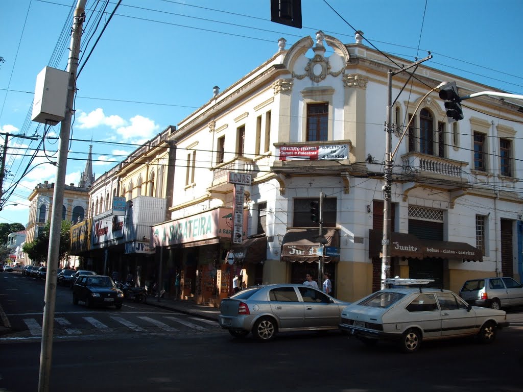 Casas de comércio na Rua Visconde do Rio Branco X Rua Quintino Bocaiúva