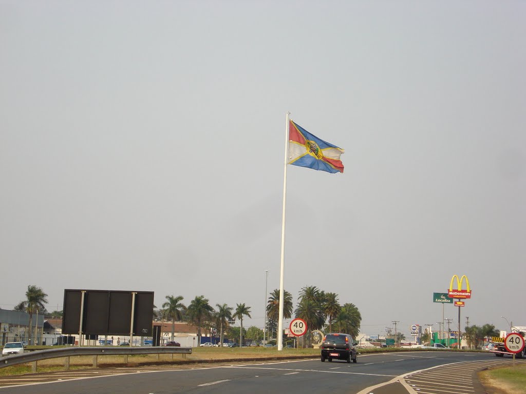 Arriving in Jaú, flag of the city
