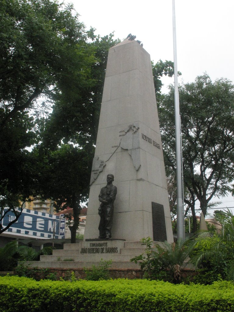 Monumento ao Comandante Barros em Jaú Praça da Matriz