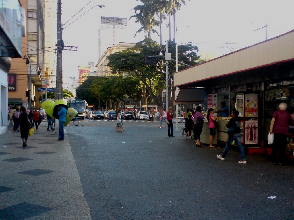 Largo do Rosário , ao fundo o Palácio da Justiça.